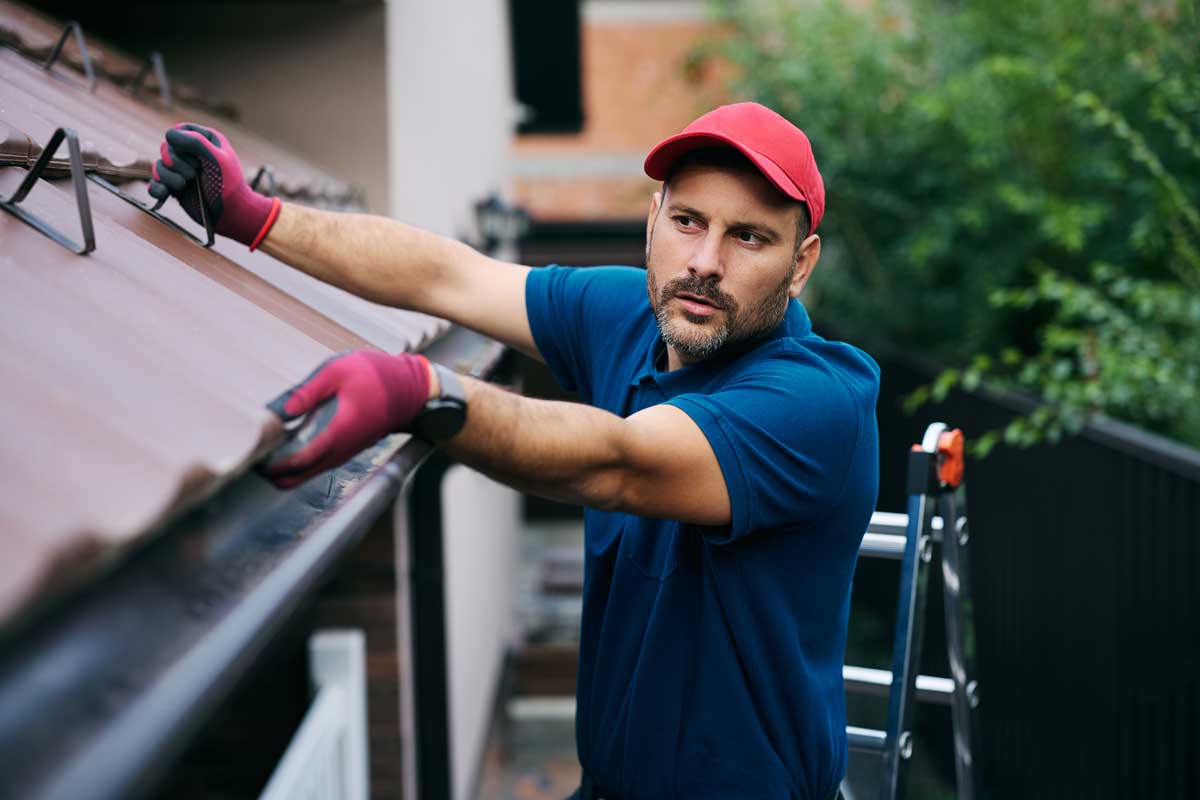 Expert from Electric City Gutterman inspecting seamless gutters in Electric City SC for leaks and proper water flow.
