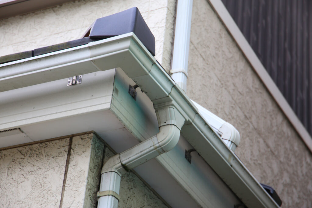 Top 5 Downspout Installation Services in Anderson SC | Electric City Gutterman 4 downspout installation Anderson SC protecting home foundation